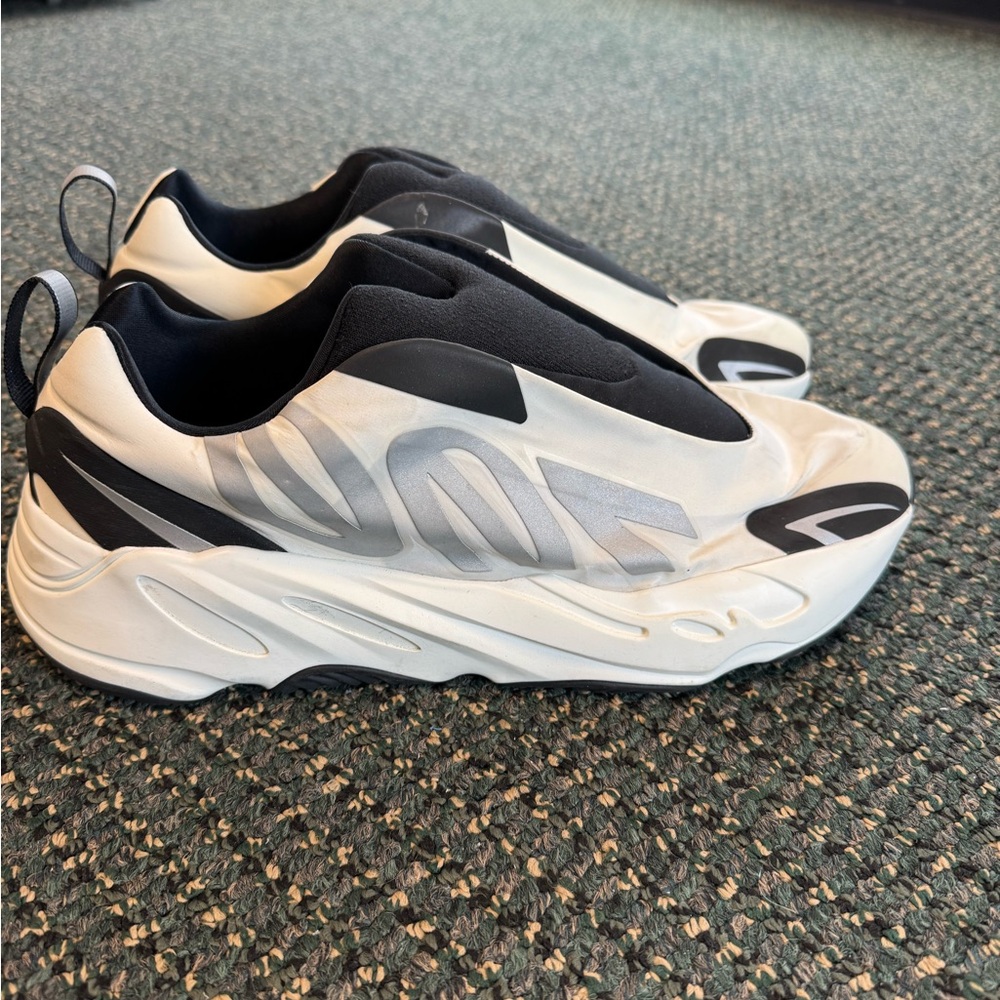 Yeezy 700 MNVN laceless - mens size 12